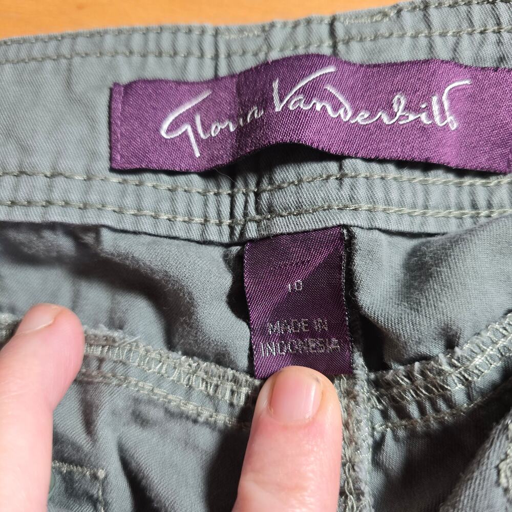 Gloria Vanderbilt Womens Sz 10 Olive Floral Embroidered Capri Pant Cinch Pockets - Picture 6 of 8